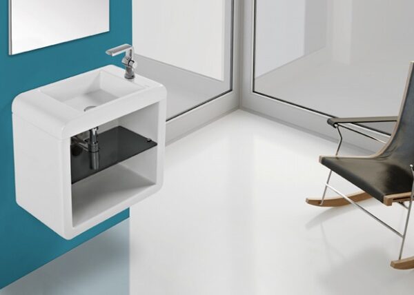Mobile in ceramica con mensole